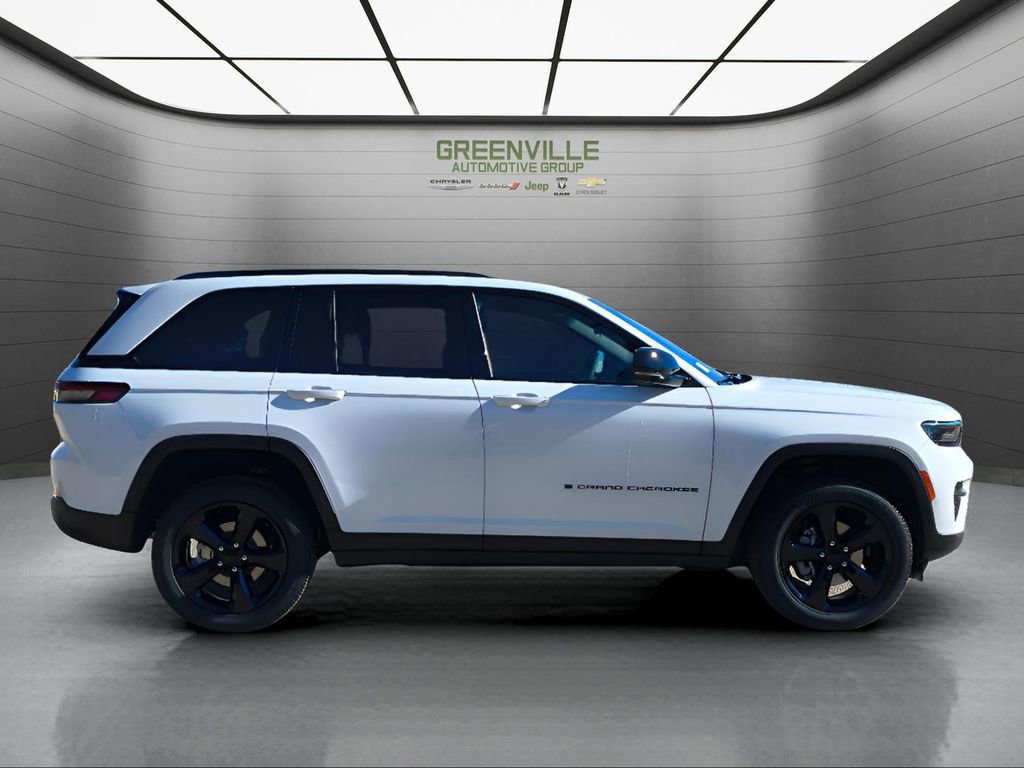 New 2025 Jeep Grand Cherokee Altitude image 9
