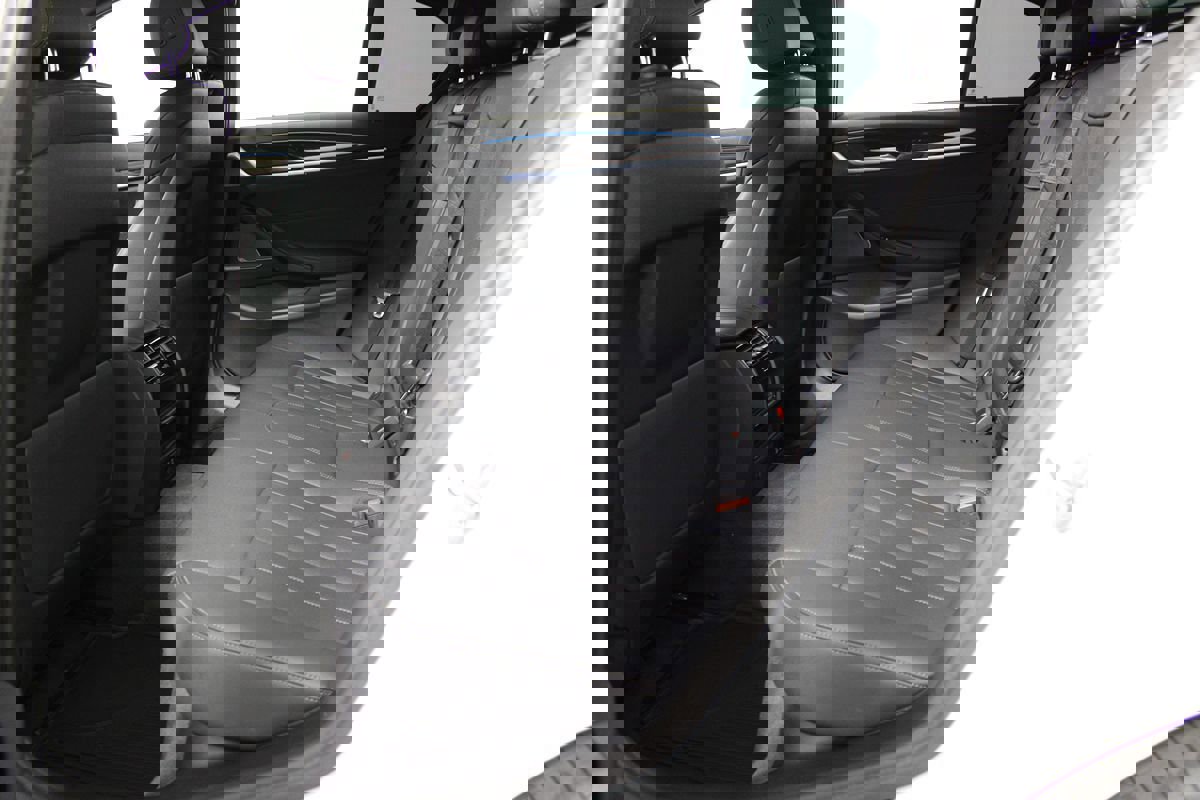 Used 2023 BMW 530e w/ M Sport Package image 33