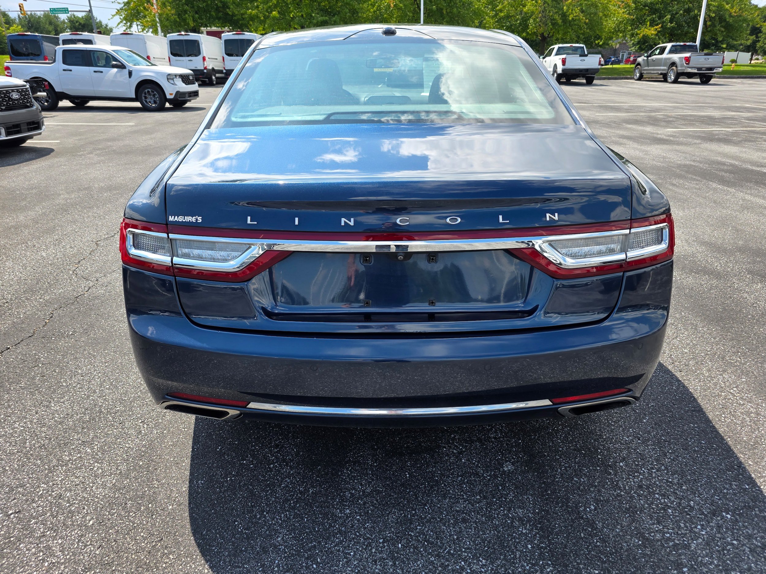 Used 2017 Lincoln Continental Reserve w/ Climate Package AWD/4WD image 4