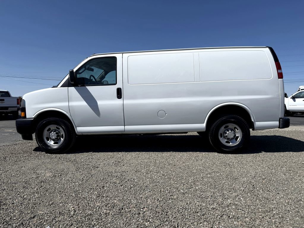 Used 2018 Chevrolet Express 2500 w/ Driver Convenience Package RWD image 9