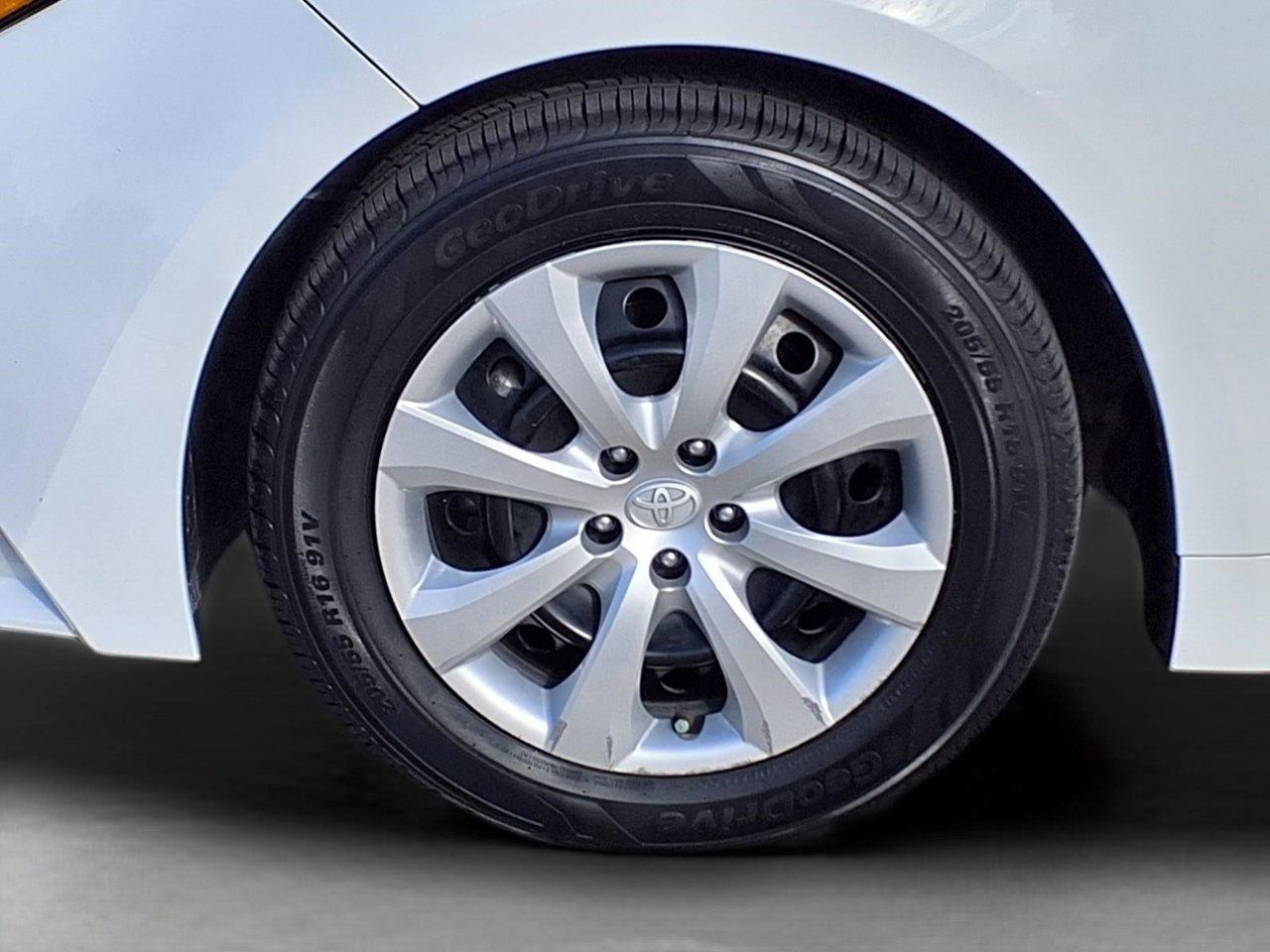 Used 2023 Toyota Corolla LE FWD image 9