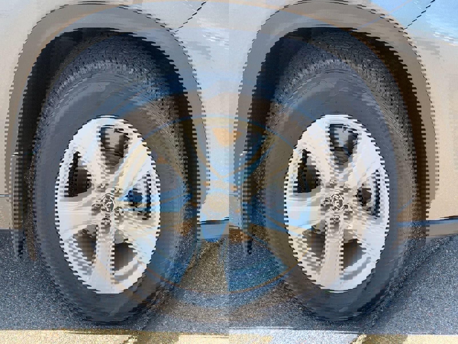 Used 2023 Toyota Highlander LE image 8