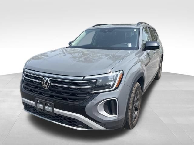 Used 2025 Volkswagen Atlas Peak Edition SE AWD/4WD image 14