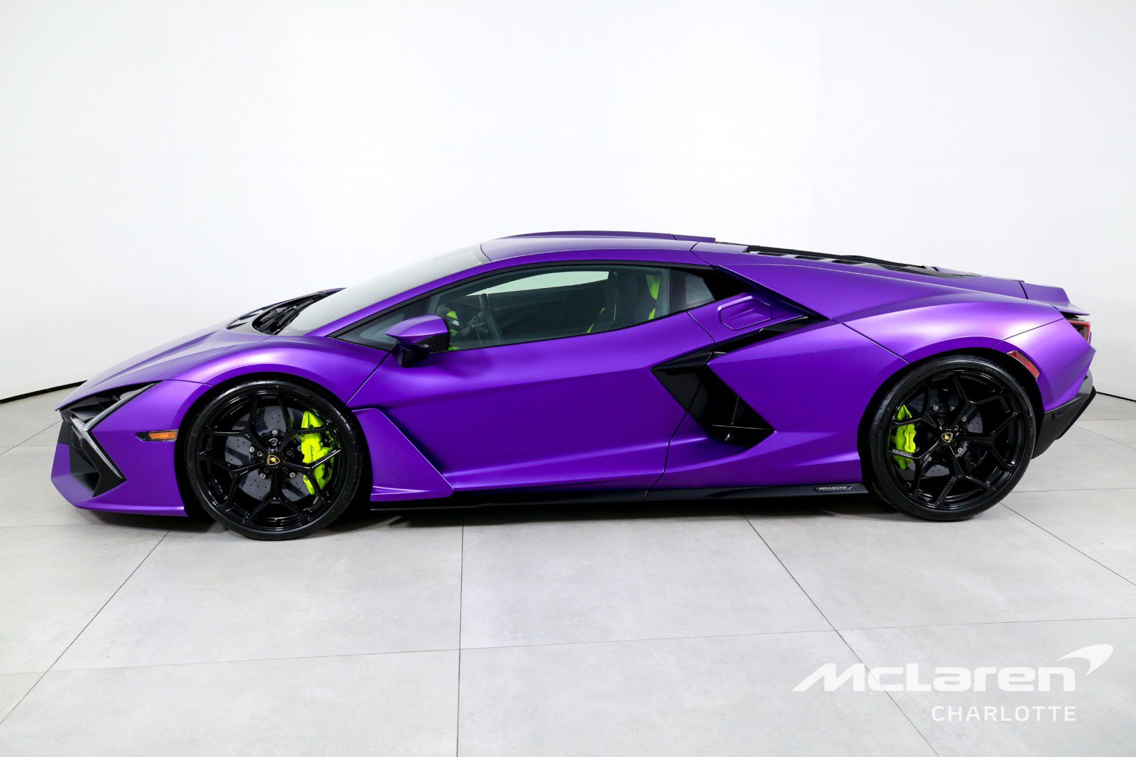 Used 2025 Lamborghini Revuelto AWD/4WD image 6