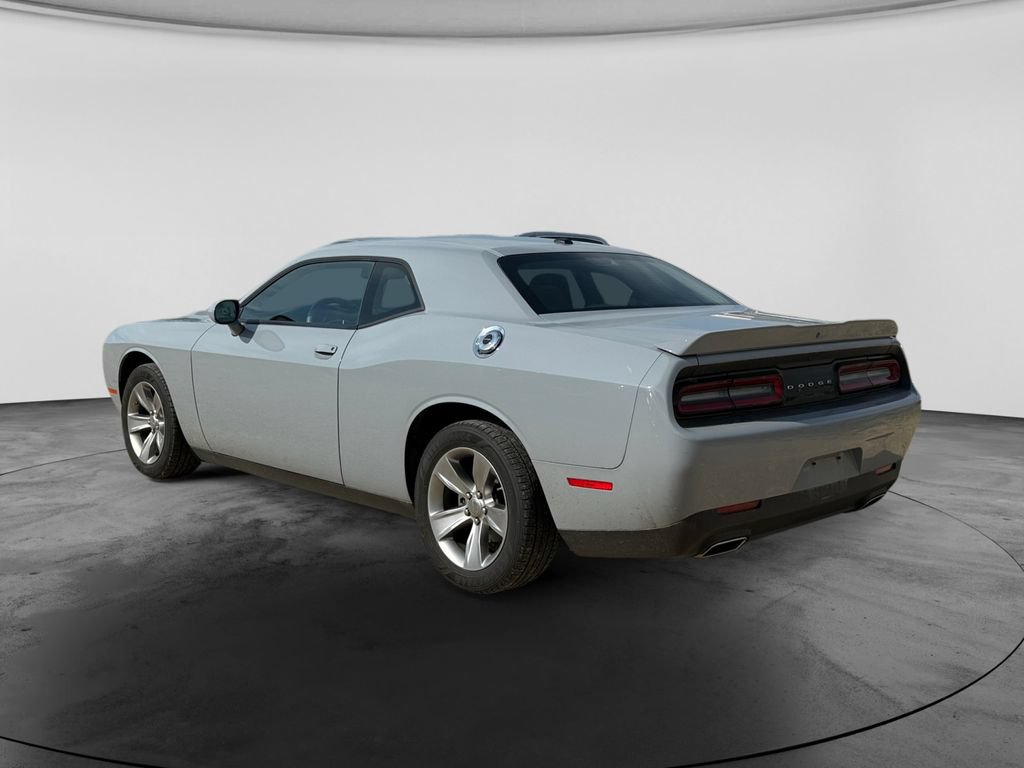 Used 2022 Dodge Challenger SXT RWD image 6