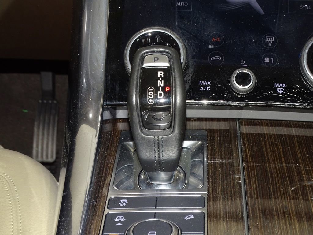 Used 2018 Land Rover Range Rover Sport SE image 39