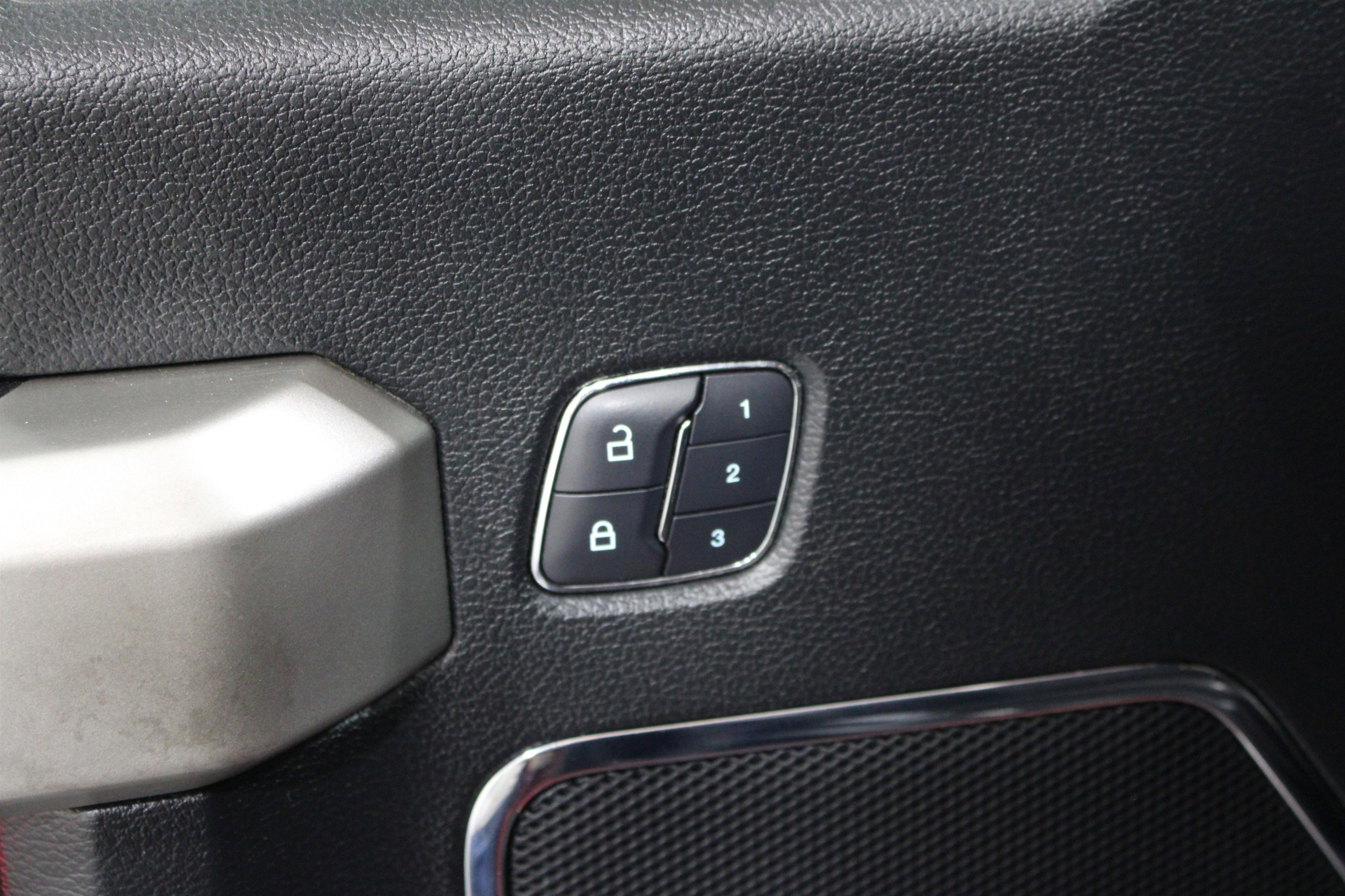 Used 2015 Ford F150 Lariat w/ Equipment Group 502A Luxury image 7