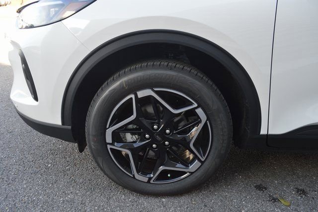 New 2026 Ford Escape Platinum w/ Premium Technology Package image 10