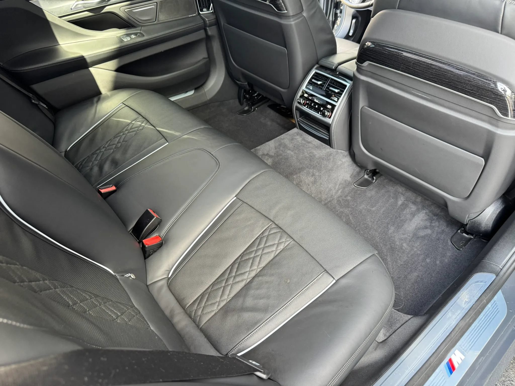 Used 2022 BMW 750i xDrive w/ Executive Package AWD/4WD image 21