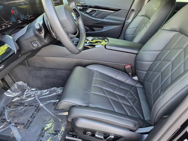 Used 2024 BMW 530i xDrive w/ Premium Package AWD/4WD image 9