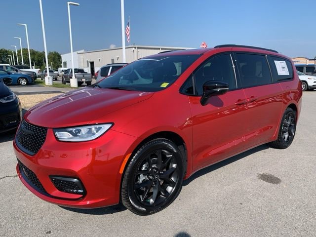 New 2026 Chrysler Pacifica Limited w/ S Appearance Package image 3