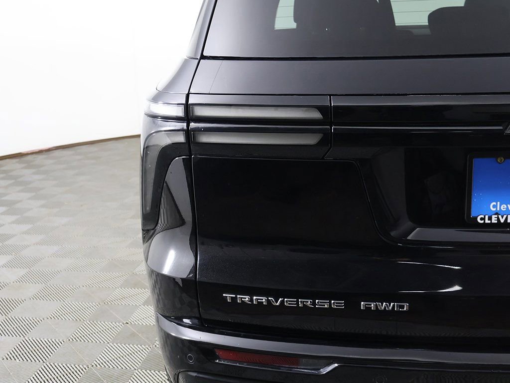 Used 2025 Chevrolet Traverse High Country w/ LPO, Cargo Package image 18