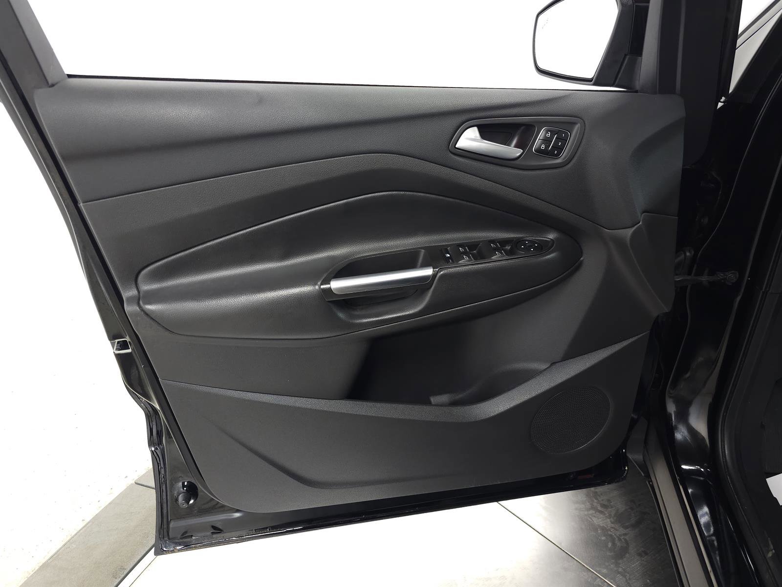 Used 2017 Ford Escape Titanium AWD/4WD image 13