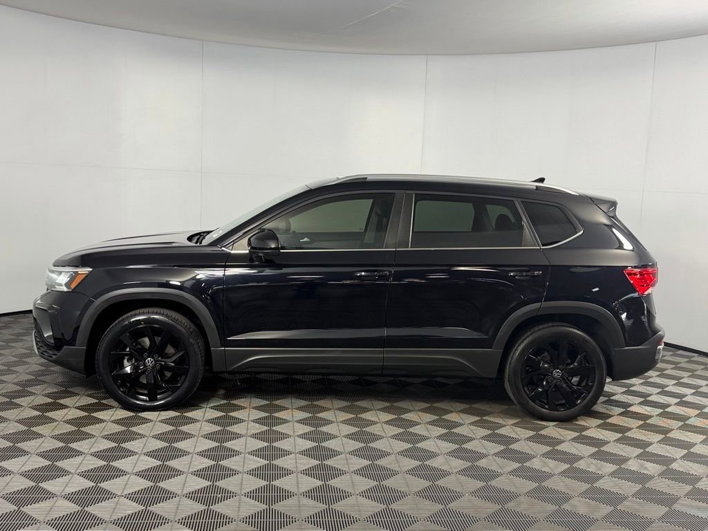 Used 2023 Volkswagen Taos SE w/ Panoramic Sunroof Package image 10