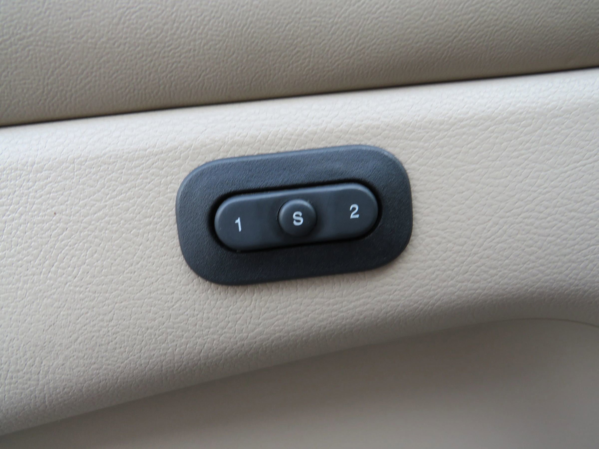 Used 2018 Jeep Grand Cherokee Limited image 45