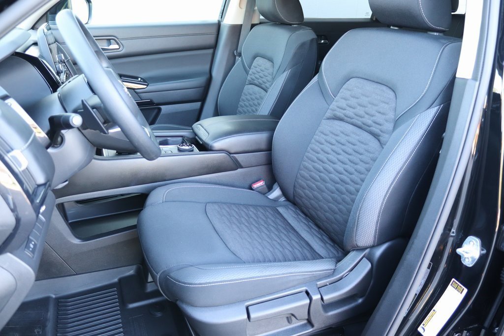 Used 2022 Nissan Pathfinder S AWD/4WD image 5