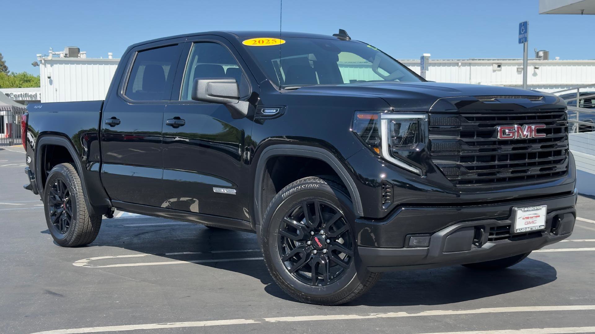 New 2025 GMC Sierra 1500 Elevation image 2