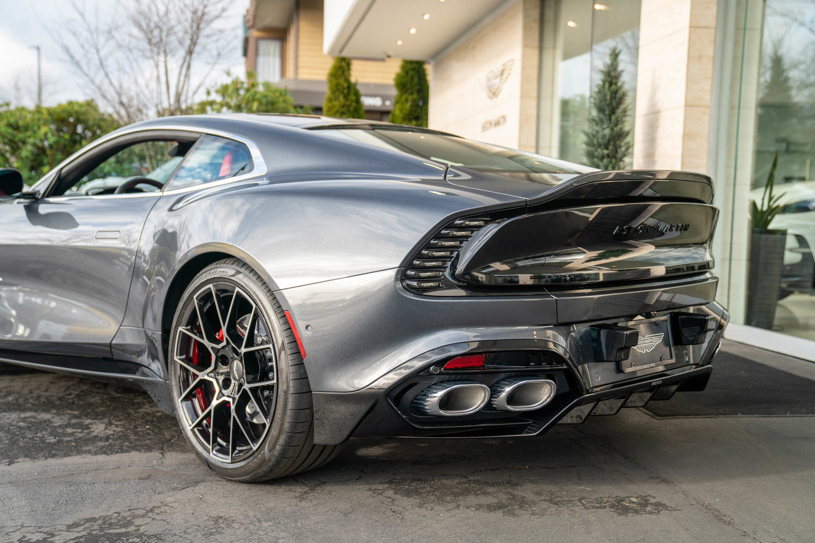 New 2025 Aston Martin Vanquish image 44