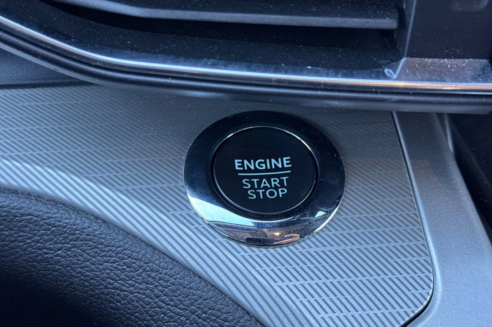 Certified 2022 Ford Explorer XLT w/ Equipment Group 202A image 25