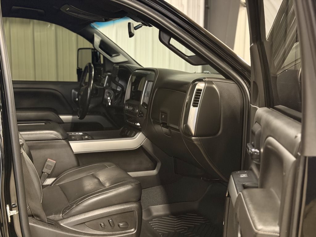 Used 2019 Chevrolet Silverado 2500 LTZ w/ Duramax Plus Package AWD/4WD image 3