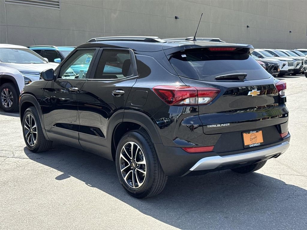 Used 2025 Chevrolet TrailBlazer LT FWD image 5