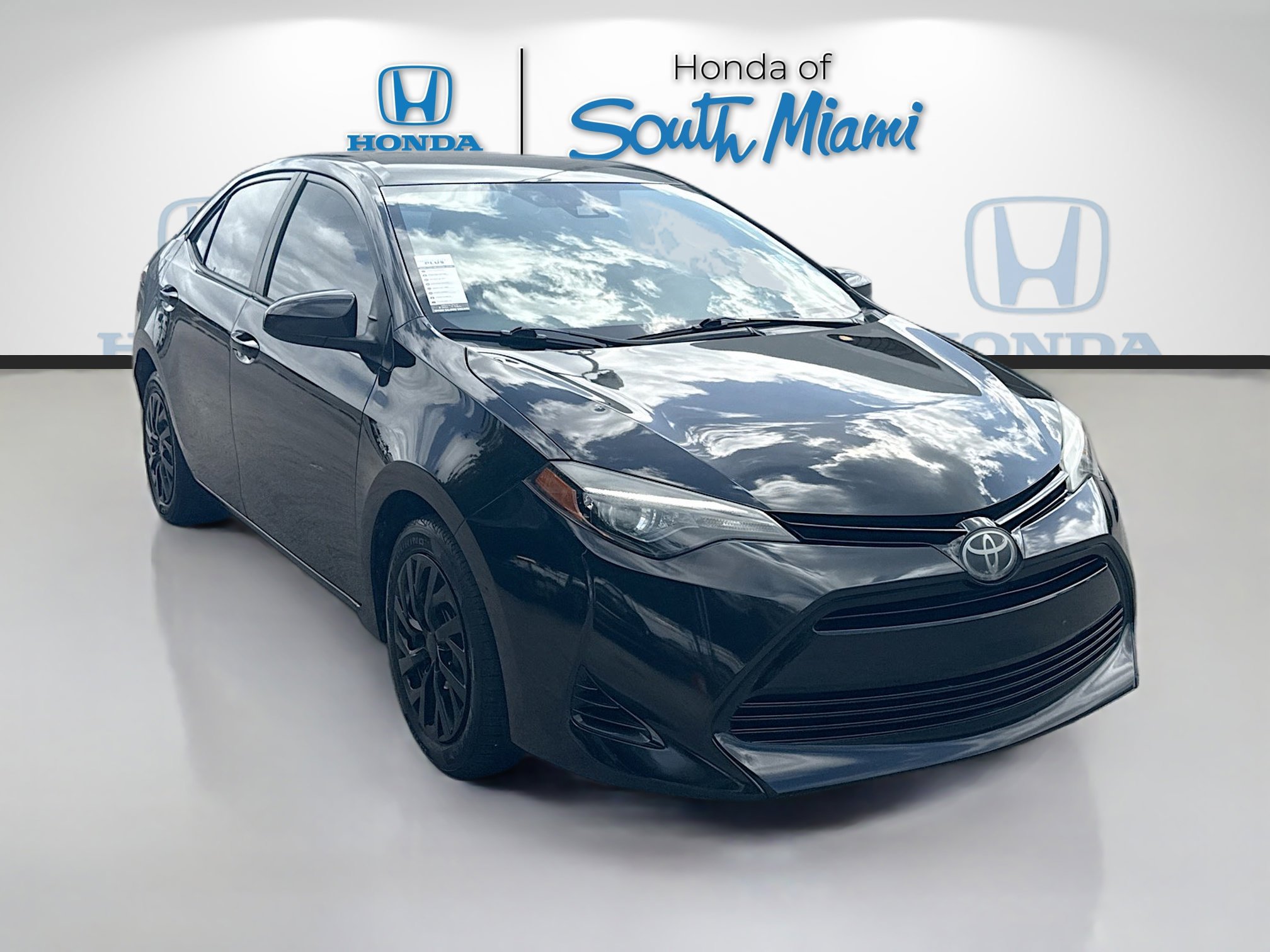 Used 2018 Toyota Corolla LE FWD image 1
