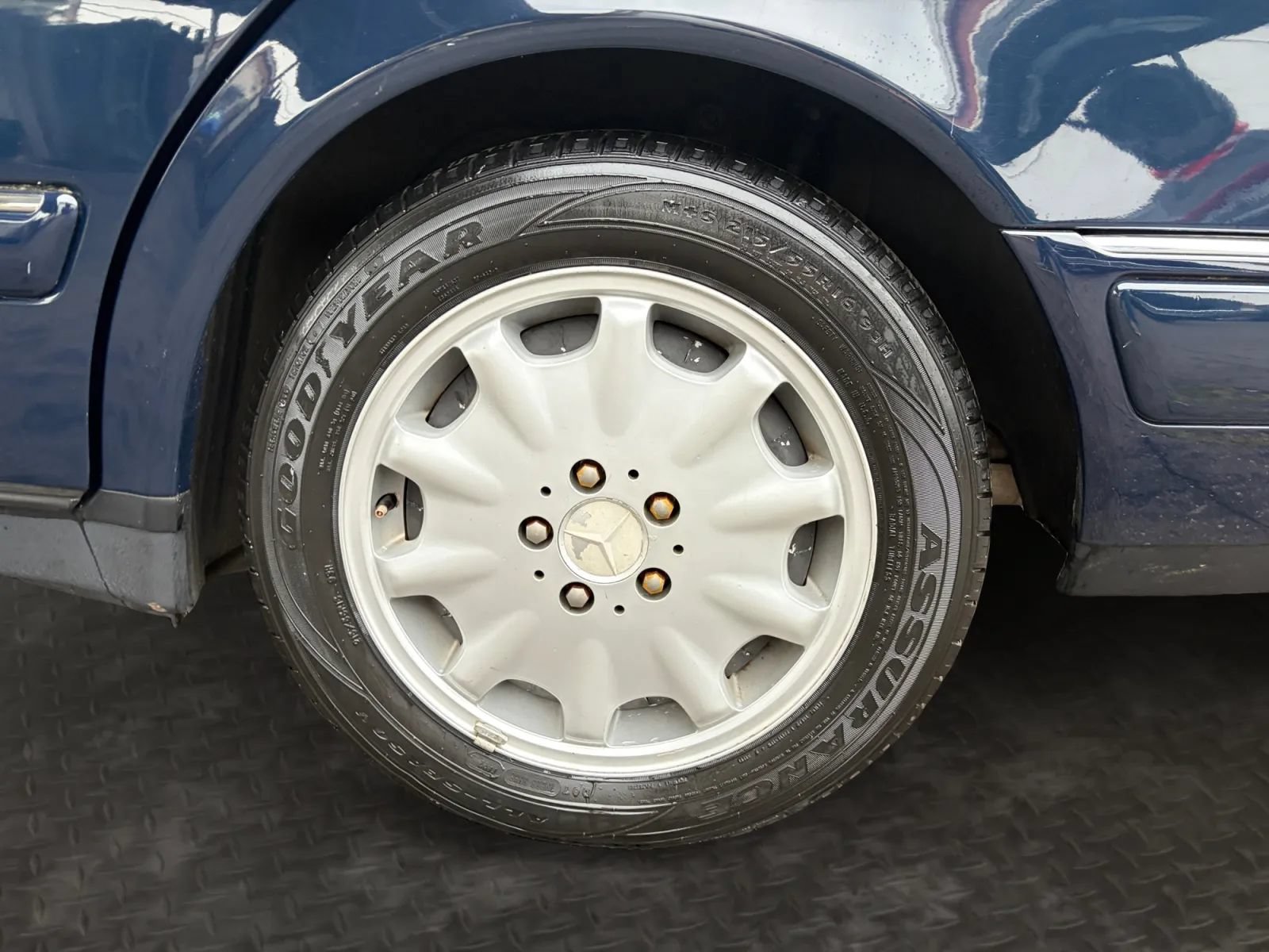 Used 1999 Mercedes-Benz E 320 Sedan image 33