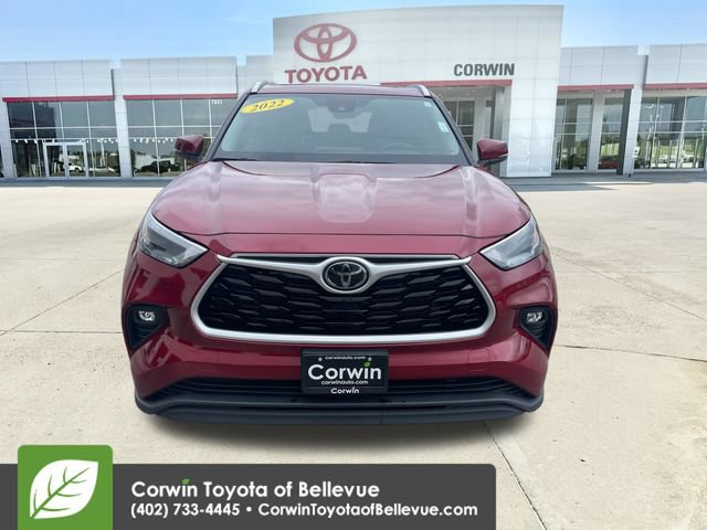 Used 2022 Toyota Highlander XLE AWD/4WD image 16