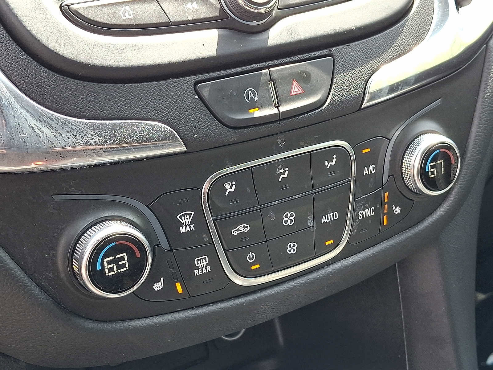 Used 2023 Chevrolet Equinox LT AWD/4WD image 16