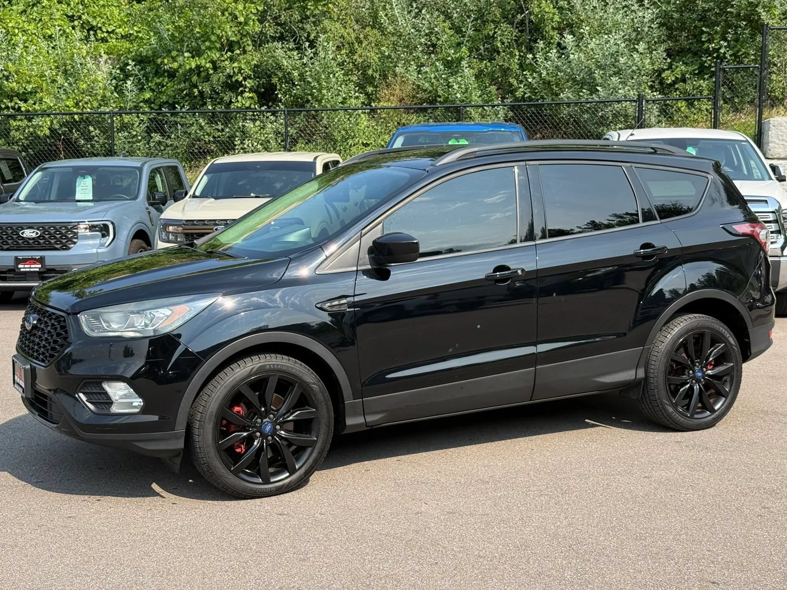 Used 2018 Ford Escape SE w/ SE Sport Appearance Package AWD/4WD image 2