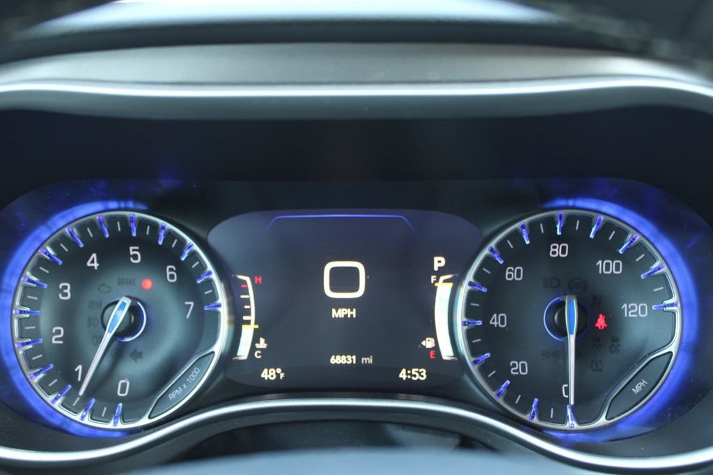 Used 2023 Chrysler Pacifica Touring-L image 34