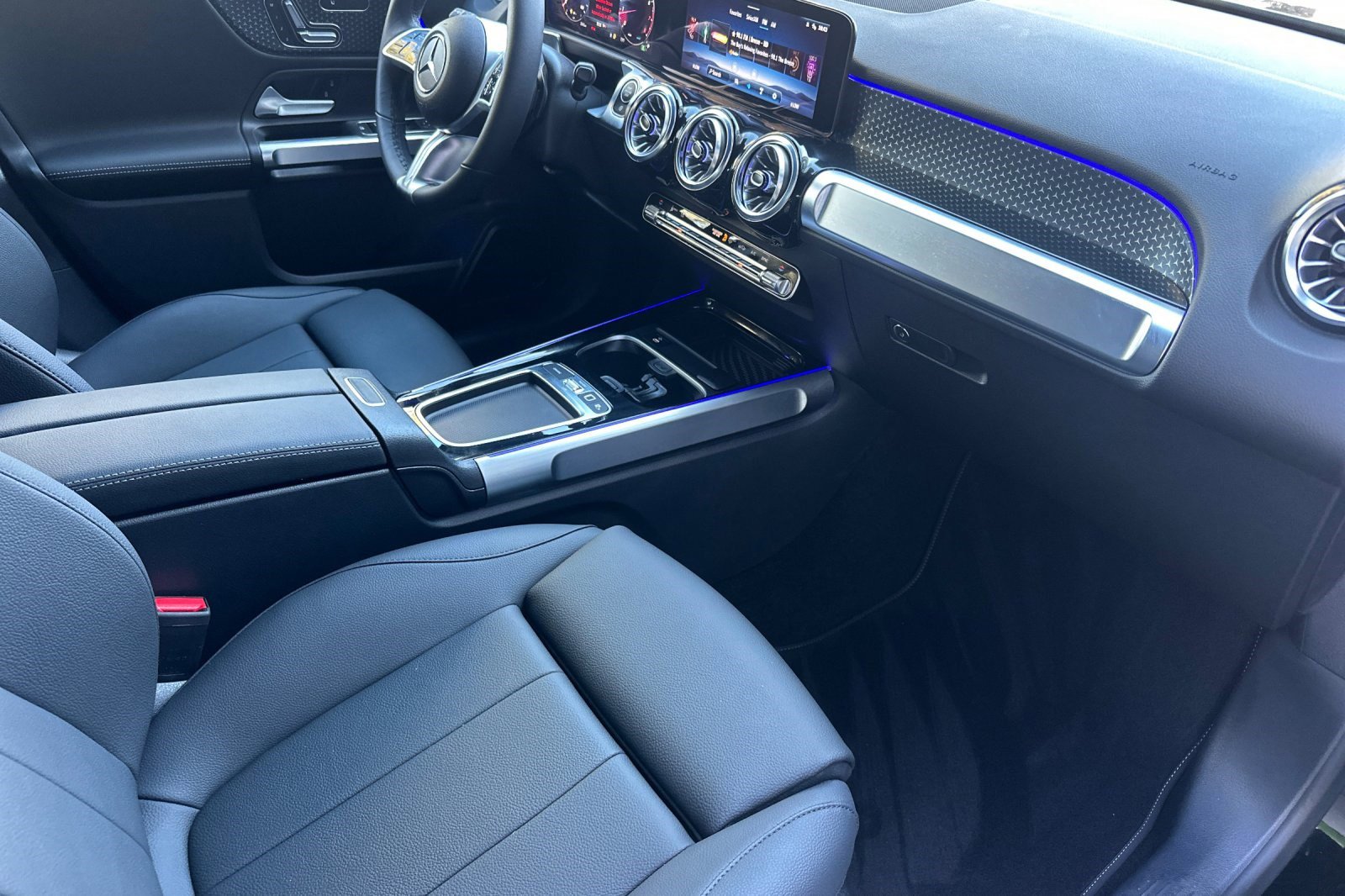 Used 2025 Mercedes-Benz GLB 250 250 image 20