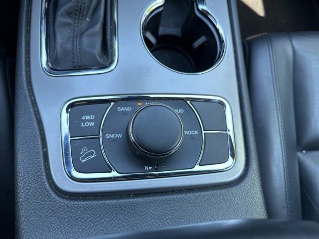 Used 2020 Jeep Grand Cherokee Limited w/ Premium Lighting Group AWD/4WD image 32