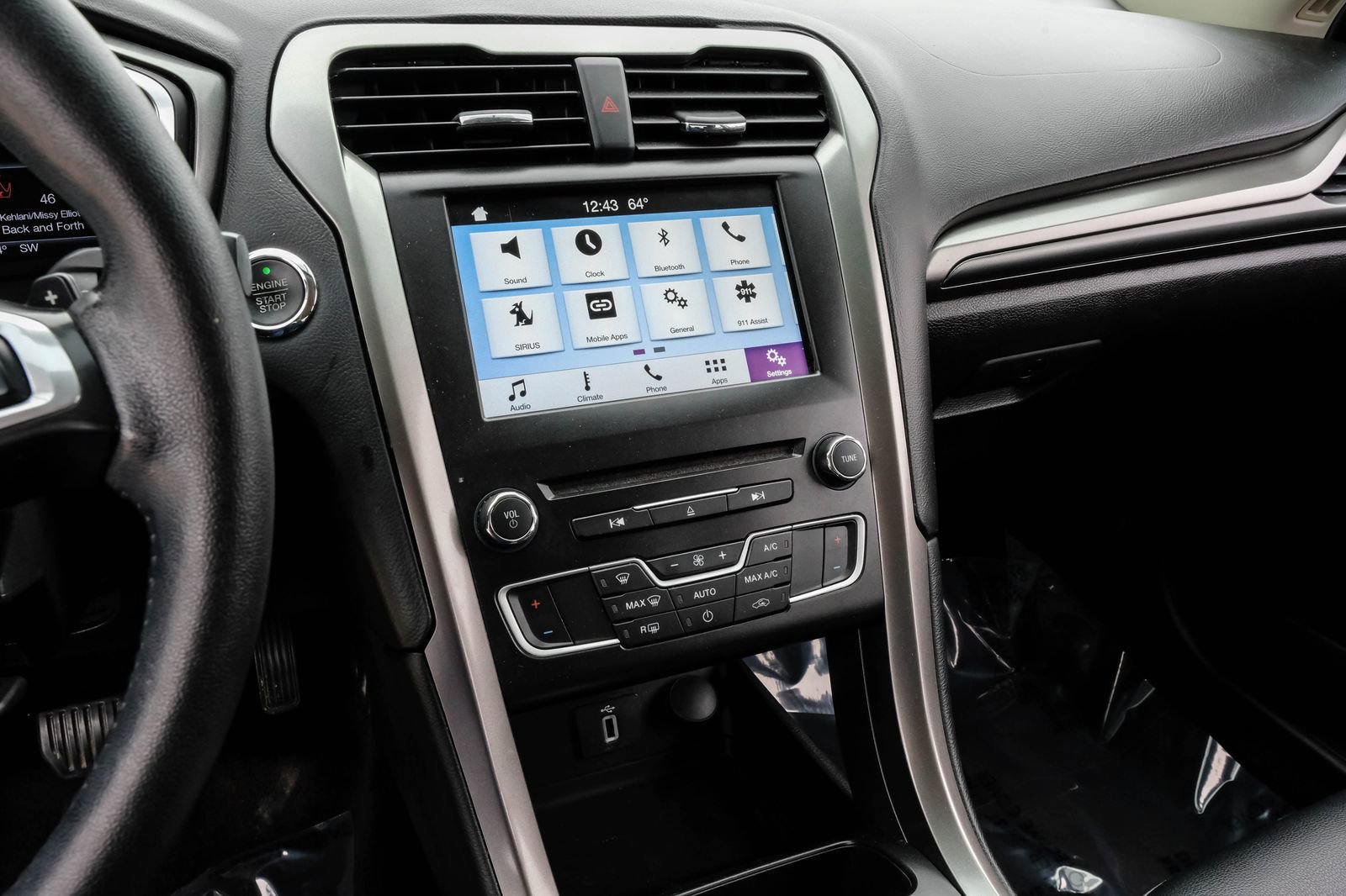 Used 2017 Ford Fusion SE w/ Equipment Group 201A FWD image 33