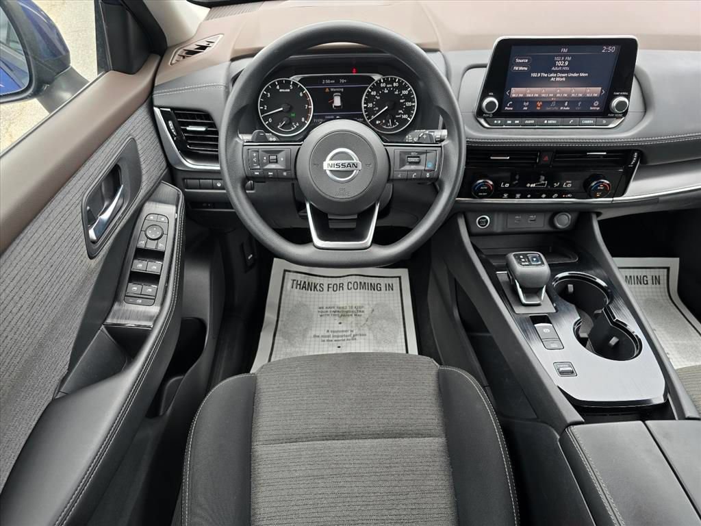 Used 2021 Nissan Rogue SV FWD image 3