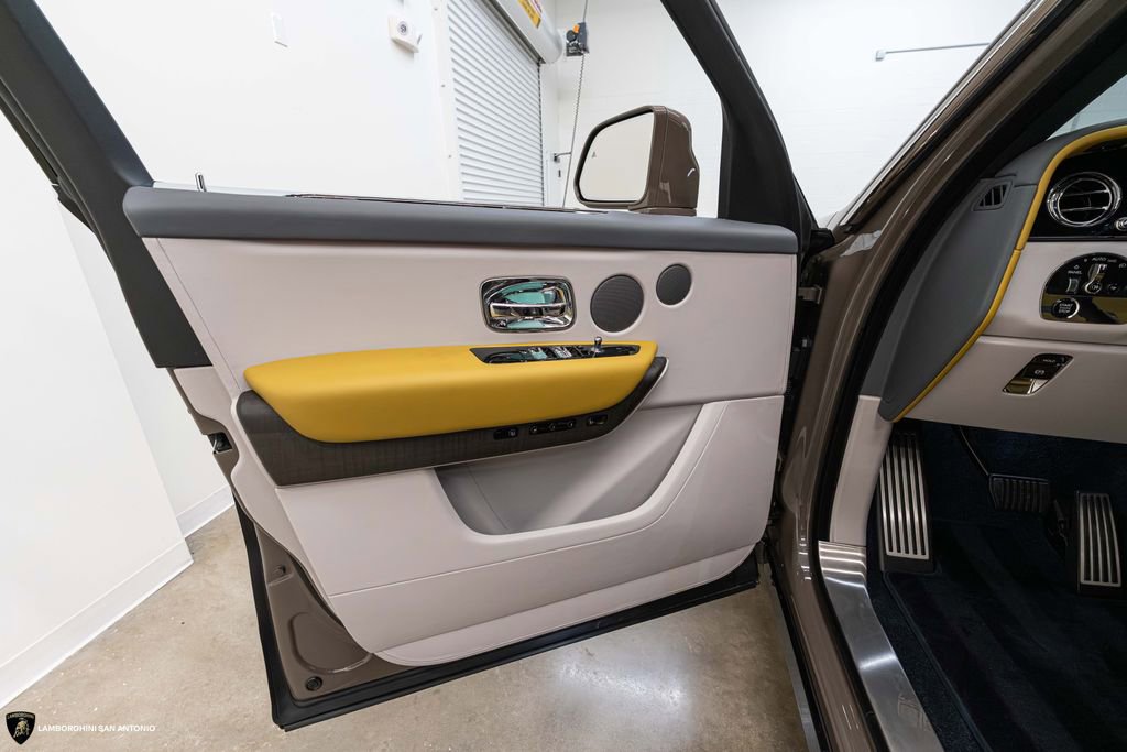 Used 2025 Rolls-Royce Cullinan w/ Dynamic Package image 41