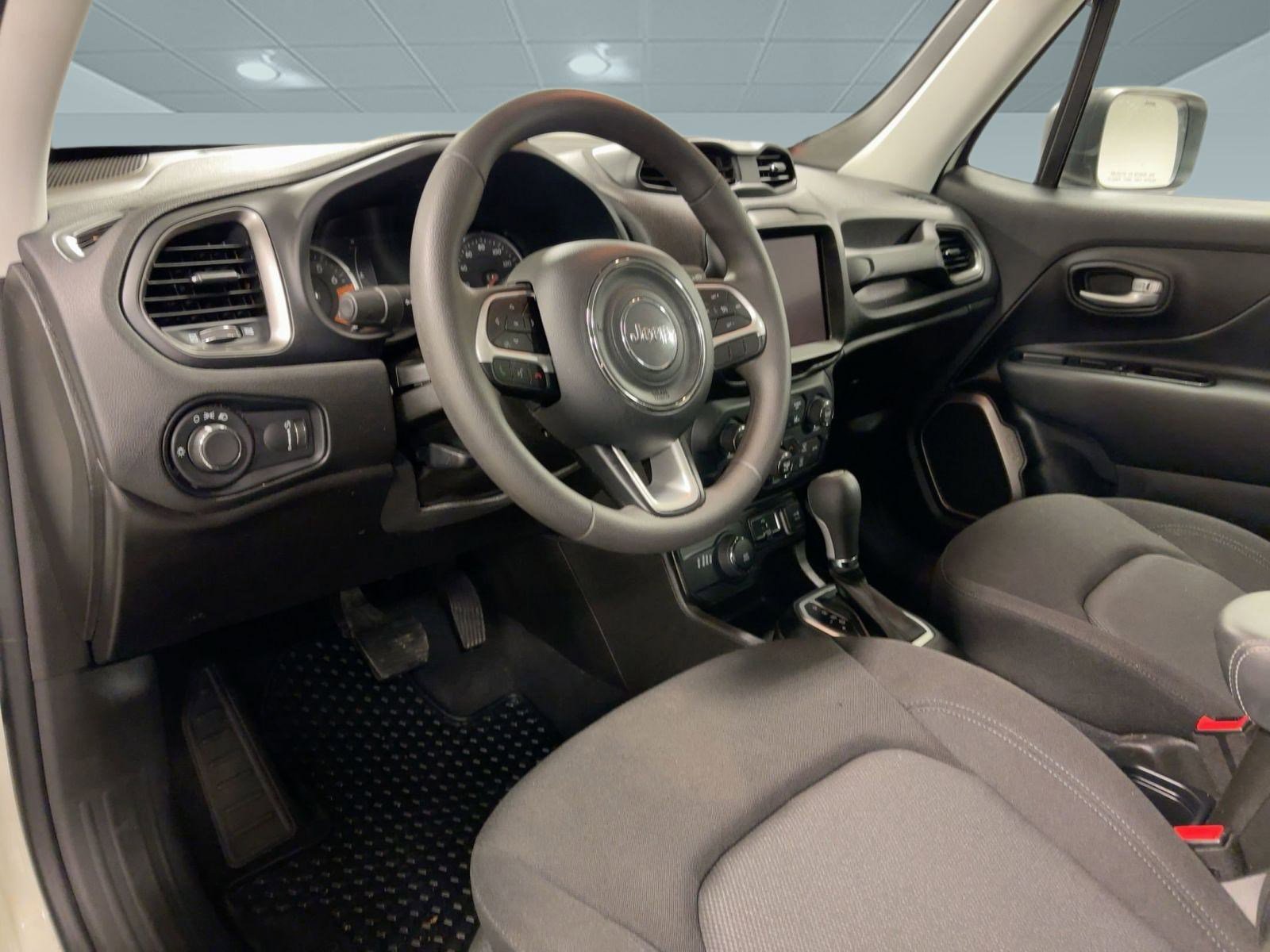 Used 2023 Jeep Renegade Latitude image 4