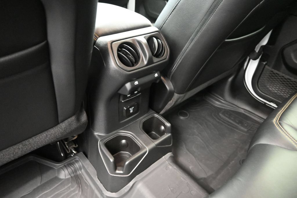 Used 2024 Jeep Wrangler Unlimited Sahara w/ Technology Group AWD/4WD image 36