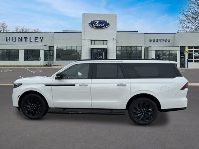 Used 2025 Lincoln Navigator L Reserve w/ Jet Appearance Package AWD/4WD image 7