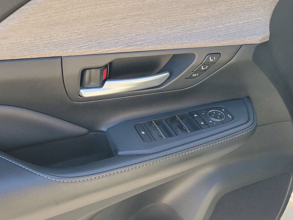 Certified 2024 Toyota Grand Highlander FWD image 20