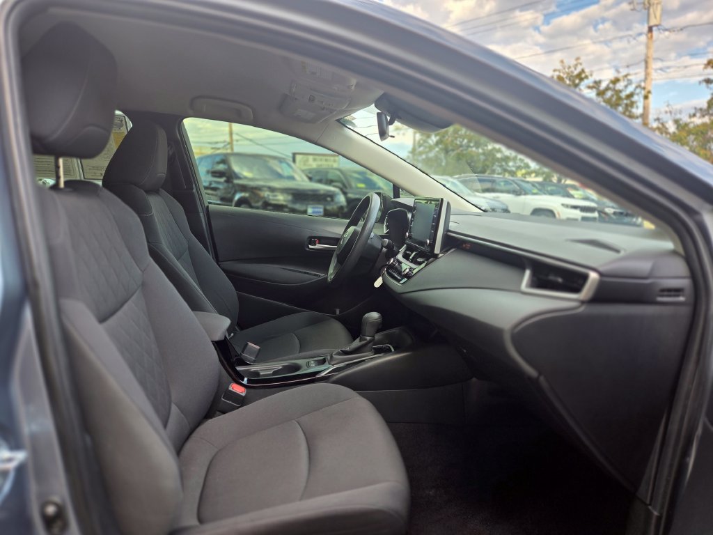 Used 2021 Toyota Corolla LE w/ Carpet Mat Package (TMS) FWD image 27