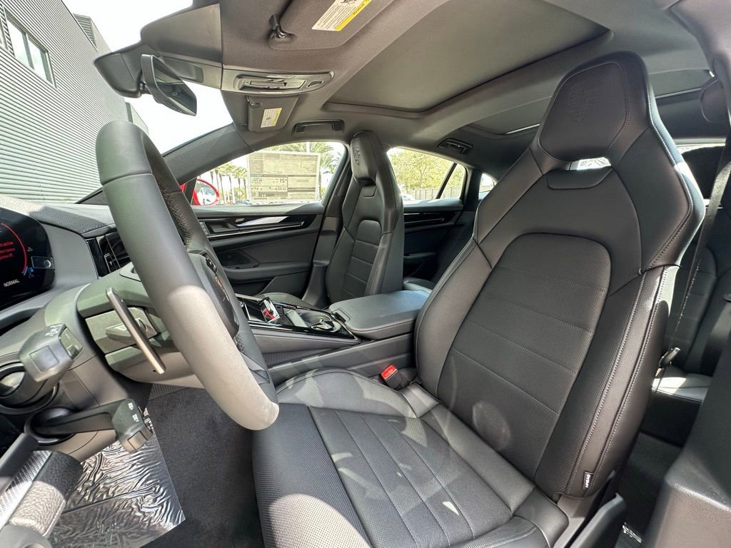 Used 2025 Porsche Panamera image 5
