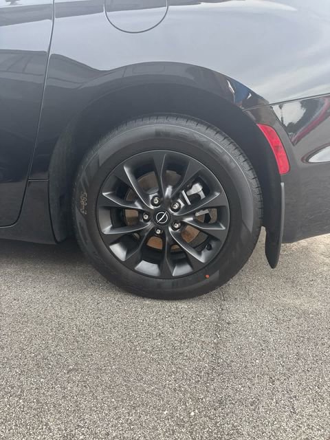 New 2025 Chrysler Pacifica Select w/ Fav Edition Package image 7