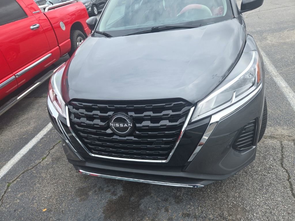 Used 2022 Nissan Kicks S FWD image 4