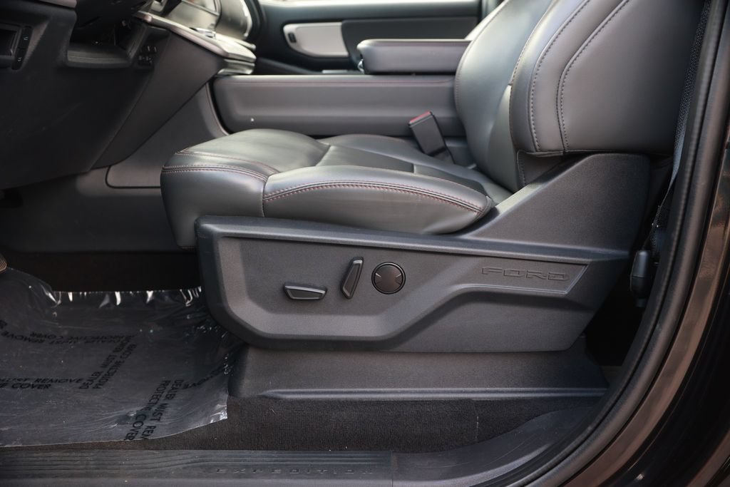 Used 2025 Ford Expedition Active RWD image 23