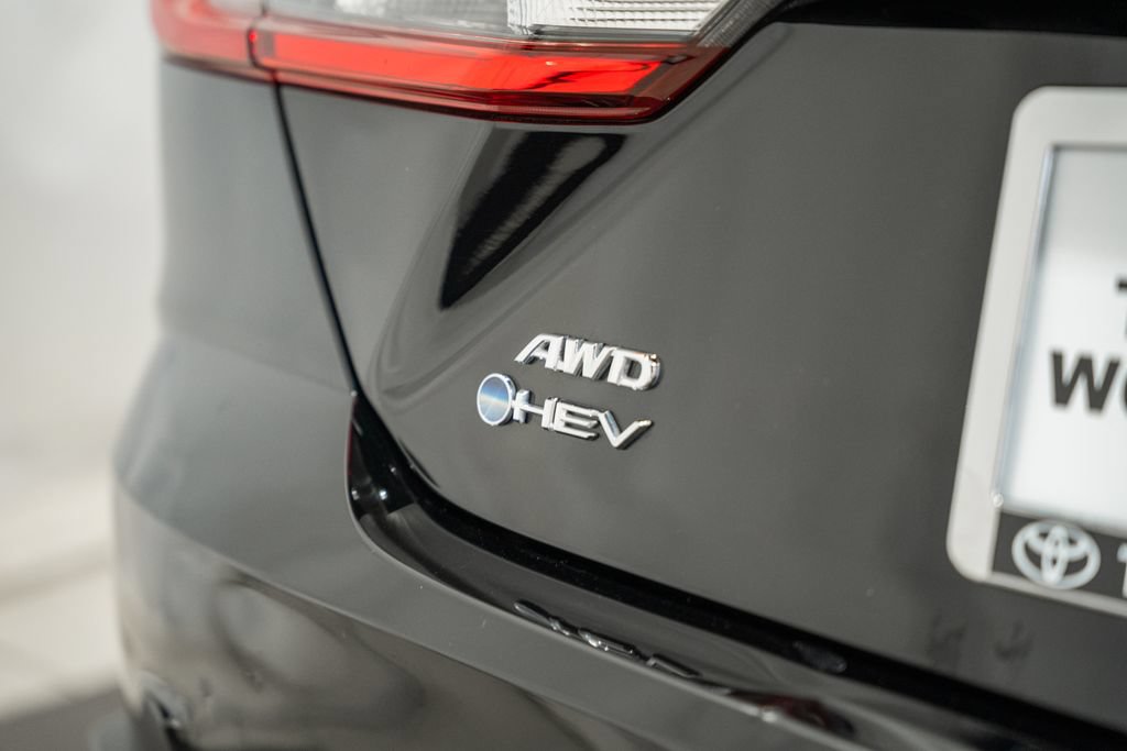 Used 2025 Toyota Camry SE AWD/4WD image 7