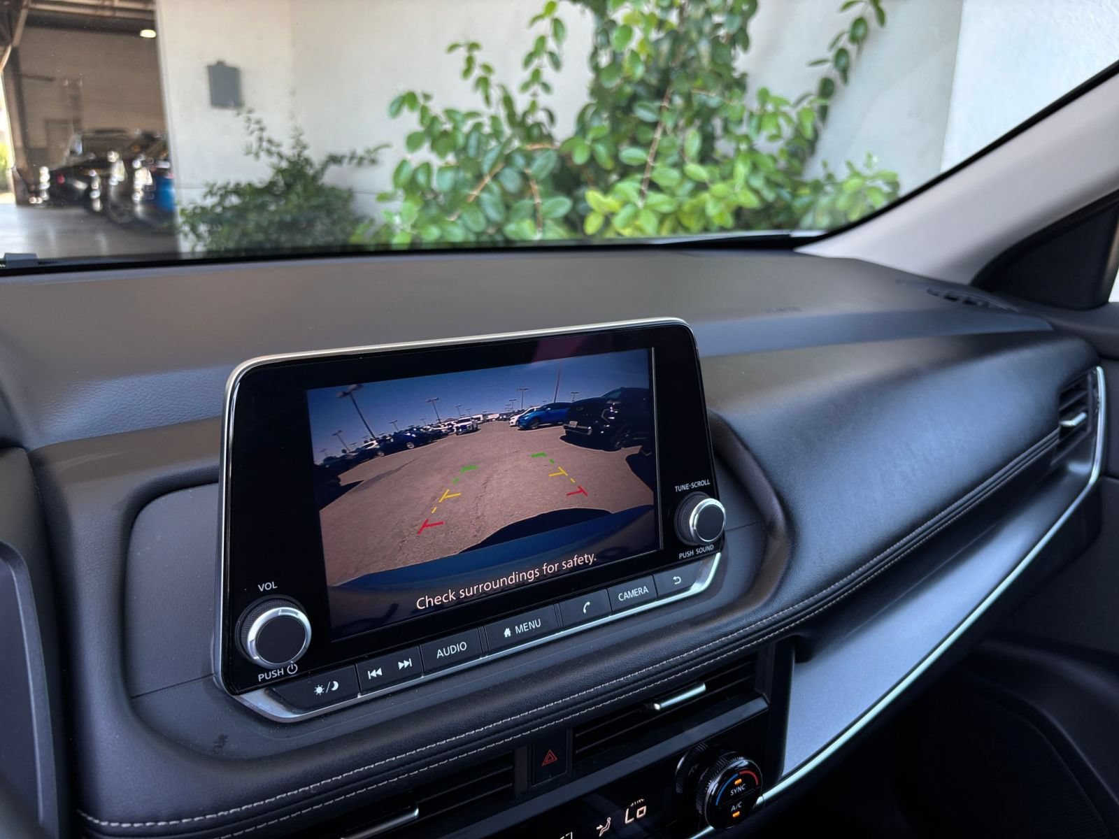 Used 2025 Nissan Rogue SV FWD image 25
