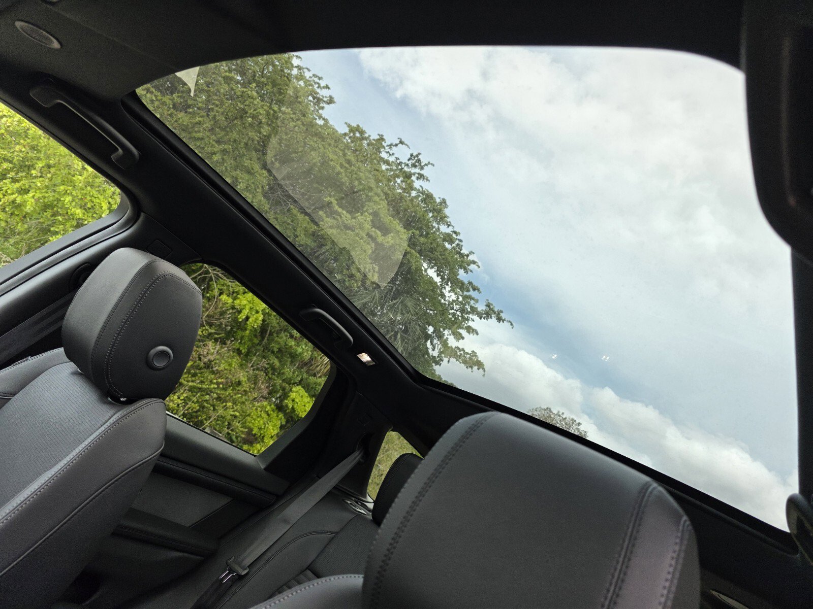 New 2026 Land Rover Discovery Sport Landmark AWD/4WD image 12