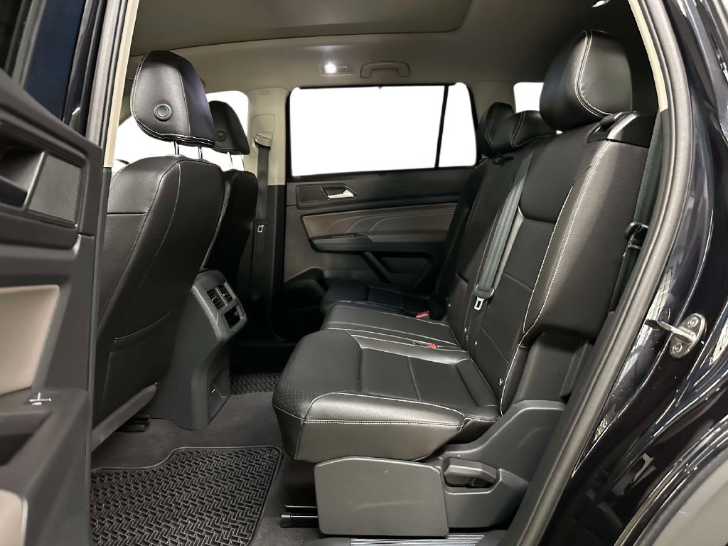 Used 2023 Volkswagen Atlas SEL R-Line AWD/4WD image 19