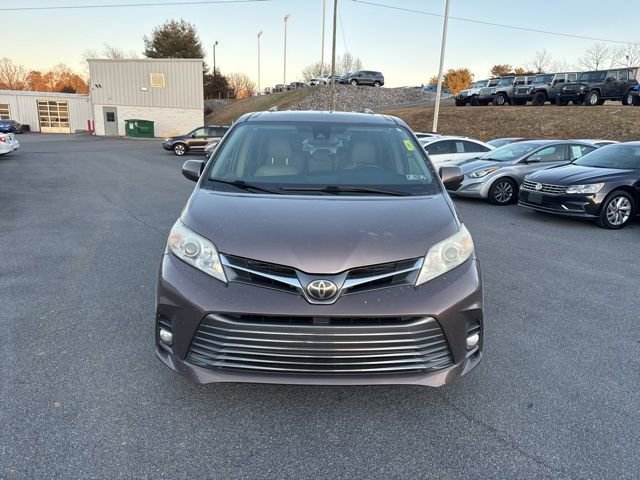 Used 2018 Toyota Sienna XLE w/ XLE Navigation Package image 3